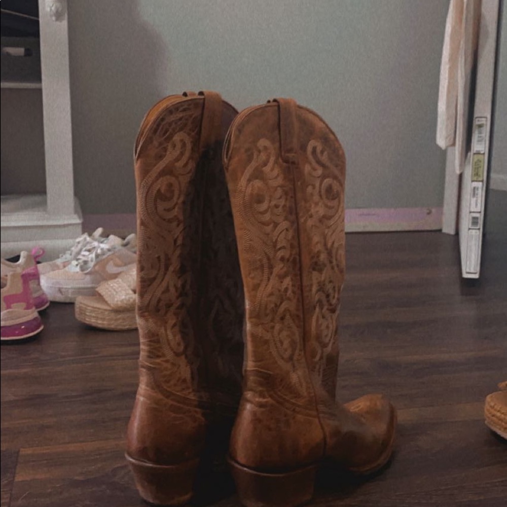 shyanne cowgirl boots worn 4 times, size 8 womens